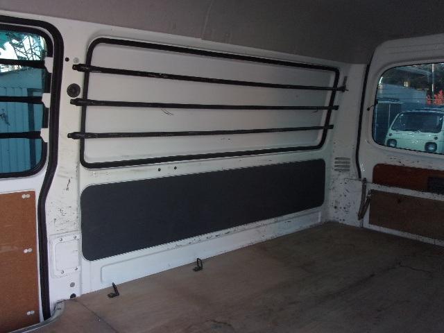 ブローニィバン ロングＤＸ　平床　荷室アオリ付　タイミングベルト交換済　ＡＴ　５Ｄ　６人乗り　リアサイドパネル付　ＡＣ　エアバック　運転席助手席のみ集中ドア　エアバック　ＰＳ　ＰＷ　積載１２５０ｋｇ（25枚目）