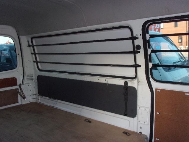 ブローニィバン ロングＤＸ　平床　荷室アオリ付　タイミングベルト交換済　ＡＴ　５Ｄ　６人乗り　リアサイドパネル付　ＡＣ　エアバック　運転席助手席のみ集中ドア　エアバック　ＰＳ　ＰＷ　積載１２５０ｋｇ（26枚目）