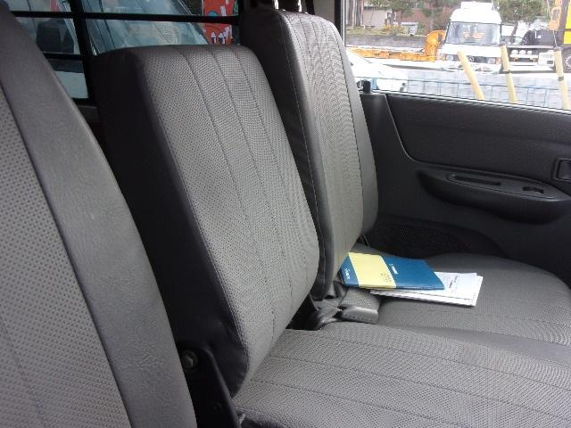 ブローニィバン ロングＤＸ　平床　荷室アオリ付　タイミングベルト交換済　ＡＴ　５Ｄ　６人乗り　リアサイドパネル付　ＡＣ　エアバック　運転席助手席のみ集中ドア　エアバック　ＰＳ　ＰＷ　積載１２５０ｋｇ（39枚目）