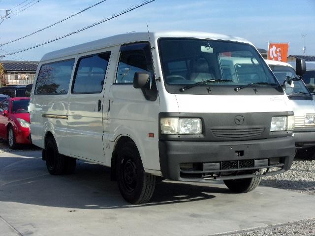 ブローニィバン ロングＤＸ　平床　リアＷタイヤ　ＡＴ　前後バンパーラプター塗装　５ドア　３人乗り　６人乗り構造変更可能　プライバシーガラス　ＡＣ　エアバック　ＰＳ　ＰＷ　集中ドアロック　積載１２５０ｋｇ（6枚目）