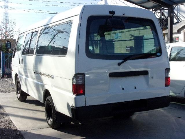 ブローニィバン ロングＤＸ　平床　リアＷタイヤ　ＡＴ　前後バンパーラプター塗装　５ドア　３人乗り　６人乗り構造変更可能　プライバシーガラス　ＡＣ　エアバック　ＰＳ　ＰＷ　集中ドアロック　積載１２５０ｋｇ（7枚目）