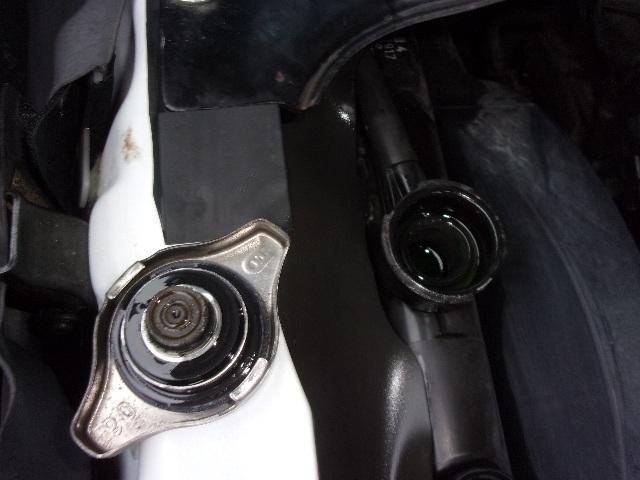 ブローニィバン ロングＤＸ　平床　リアＷタイヤ　ＡＴ　前後バンパーラプター塗装　５ドア　３人乗り　６人乗り構造変更可能　プライバシーガラス　ＡＣ　エアバック　ＰＳ　ＰＷ　集中ドアロック　積載１２５０ｋｇ（10枚目）