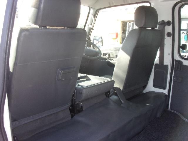 ブローニィバン ロングＤＸ　平床　リアＷタイヤ　ＡＴ　前後バンパーラプター塗装　５ドア　３人乗り　６人乗り構造変更可能　プライバシーガラス　ＡＣ　エアバック　ＰＳ　ＰＷ　集中ドアロック　積載１２５０ｋｇ（17枚目）