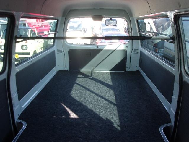 ブローニィバン ロングＤＸ　平床　リアＷタイヤ　ＡＴ　前後バンパーラプター塗装　５ドア　３人乗り　６人乗り構造変更可能　プライバシーガラス　ＡＣ　エアバック　ＰＳ　ＰＷ　集中ドアロック　積載１２５０ｋｇ（22枚目）
