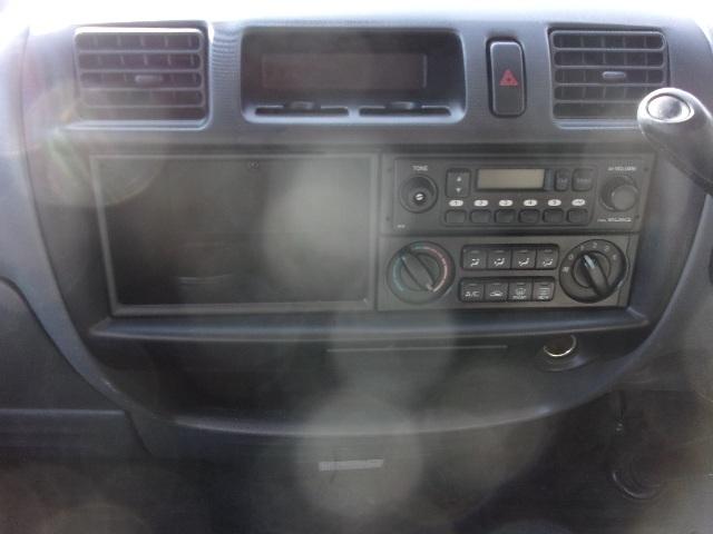 ブローニィバン ロングＤＸ　平床　リアＷタイヤ　ＡＴ　前後バンパーラプター塗装　５ドア　３人乗り　６人乗り構造変更可能　プライバシーガラス　ＡＣ　エアバック　ＰＳ　ＰＷ　集中ドアロック　積載１２５０ｋｇ（27枚目）