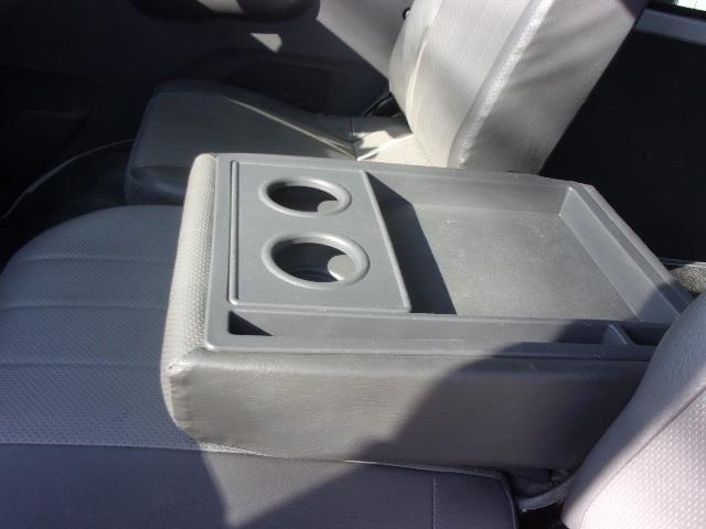 ブローニィバン ロングＤＸ　平床　リアＷタイヤ　ＡＴ　前後バンパーラプター塗装　５ドア　３人乗り　６人乗り構造変更可能　プライバシーガラス　ＡＣ　エアバック　ＰＳ　ＰＷ　集中ドアロック　積載１２５０ｋｇ（29枚目）