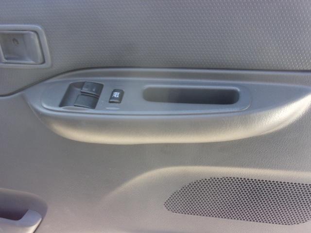 ブローニィバン ロングＤＸ　平床　リアＷタイヤ　ＡＴ　前後バンパーラプター塗装　５ドア　３人乗り　６人乗り構造変更可能　プライバシーガラス　ＡＣ　エアバック　ＰＳ　ＰＷ　集中ドアロック　積載１２５０ｋｇ（31枚目）