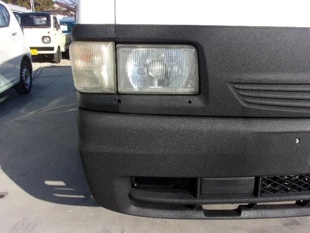 ブローニィバン ロングＤＸ　平床　リアＷタイヤ　ＡＴ　前後バンパーラプター塗装　５ドア　３人乗り　６人乗り構造変更可能　プライバシーガラス　ＡＣ　エアバック　ＰＳ　ＰＷ　集中ドアロック　積載１２５０ｋｇ（33枚目）