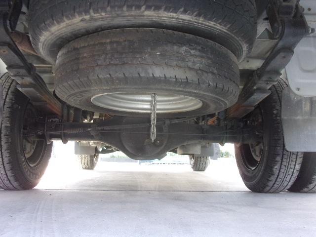 ブローニィバン ロングＤＸ　平床　リアＷタイヤ　ＡＴ　前後バンパーラプター塗装　５ドア　３人乗り　６人乗り構造変更可能　プライバシーガラス　ＡＣ　エアバック　ＰＳ　ＰＷ　集中ドアロック　積載１２５０ｋｇ（41枚目）