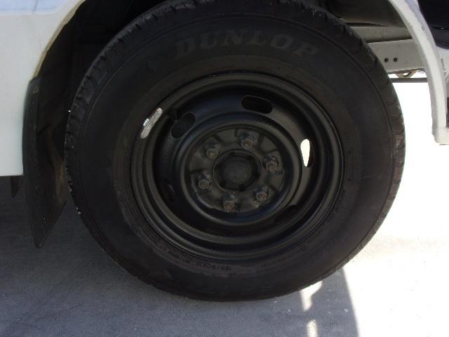 ブローニィバン ロングＤＸ　平床　リアＷタイヤ　ＡＴ　前後バンパーラプター塗装　５ドア　３人乗り　６人乗り構造変更可能　プライバシーガラス　ＡＣ　エアバック　ＰＳ　ＰＷ　集中ドアロック　積載１２５０ｋｇ（43枚目）