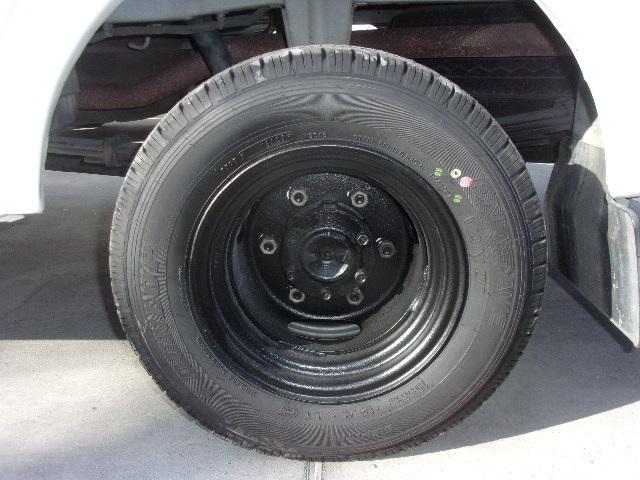 ブローニィバン ロングＤＸ　平床　リアＷタイヤ　ＡＴ　前後バンパーラプター塗装　５ドア　３人乗り　６人乗り構造変更可能　プライバシーガラス　ＡＣ　エアバック　ＰＳ　ＰＷ　集中ドアロック　積載１２５０ｋｇ（47枚目）