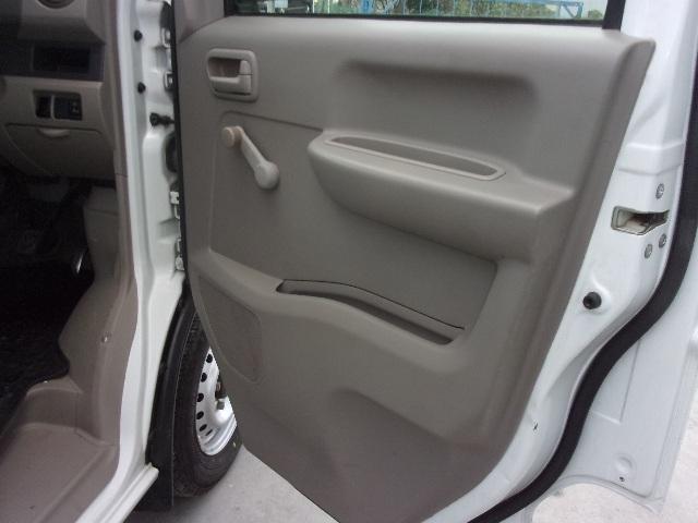 スクラム ＰＡ　１年保証付　５ＭＴ車　５ドア　ハイルーフ　ＡＣ　ＰＳ　Ｗエアバック　プライバシーガラス　集中ドアロック　禁煙車　レベライザー　積載３５０ｋｇ（17枚目）