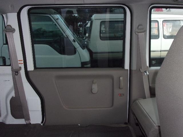 スクラム ＰＡ　１年保証付　５ＭＴ車　５ドア　ハイルーフ　ＡＣ　ＰＳ　Ｗエアバック　プライバシーガラス　集中ドアロック　禁煙車　レベライザー　積載３５０ｋｇ（23枚目）