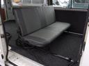 ロングＤＸ　前後同タイヤ　リアシングルタイヤ　前後バンパーラプターライナー塗装　インバーター付　荷室板張り　カーペット敷　両側スライドドア　６人乗り　ＡＴ　ＡＣ　エアバック　ＡＢＳ　ＰＳ　ＰＷ　積載１２５０ｋｇ（19枚目）