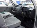 ロングＣＤ　ＮｏｘＰＭ適合ガソリン　前後同タイヤ　リアシングルタイヤ　前後バンパーラプターライナー塗装　５ＭＴ車　５ドア　６人乗り　集中ドア　ワンオーナー　記録簿２２枚　禁煙車　ＡＣ　パワステ　積載１０００ｋｇ（15枚目）