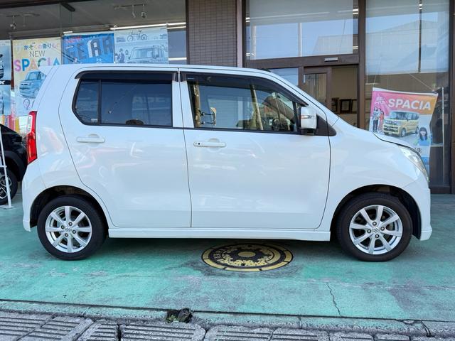 ワゴンＲ ＦＸリミテッド　プッシュスタート　スマートキー　アイドリングＳＴＯＰ　ＣＤオーディオ　ＥＴＣ　ウインカードアミラー　電動格納ドアミラー　フロアマット　ドアバイザー（5枚目）