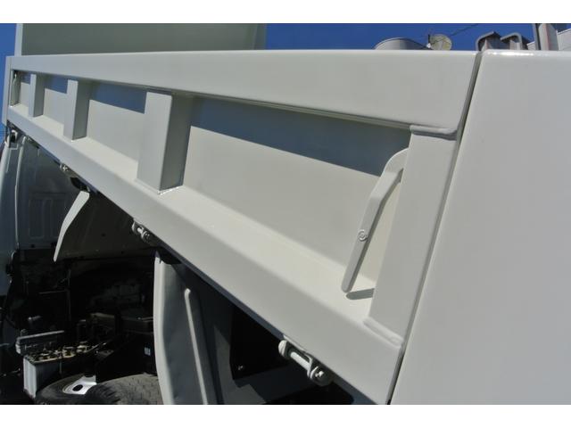 タイタントラック 　２ｔ全低床強化ダンプ　５ＭＴ　荷台塗装仕上げ済　キーレス　電動格納ミラー　アイドリングストップ　ＢＵＺ（11枚目）