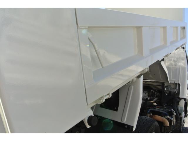 タイタントラック 　２ｔ全低床強化ダンプ　５ＭＴ　荷台塗装仕上げ済　キーレス　電動格納ミラー　アイドリングストップ　ＢＵＺ（16枚目）