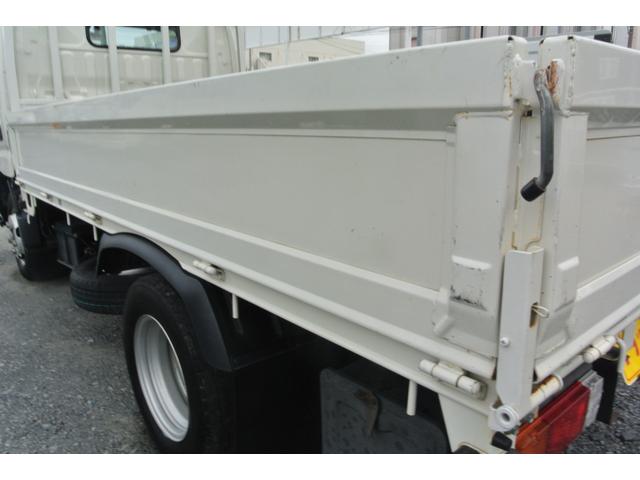 ダイナトラック 　積載２ｔ全低床　５ＭＴ　荷台塗装仕上げ済み　デュトロＯＥＭ　社外ナビ　フルセグＴＶドライブレコーダー　外付け工具箱（11枚目）