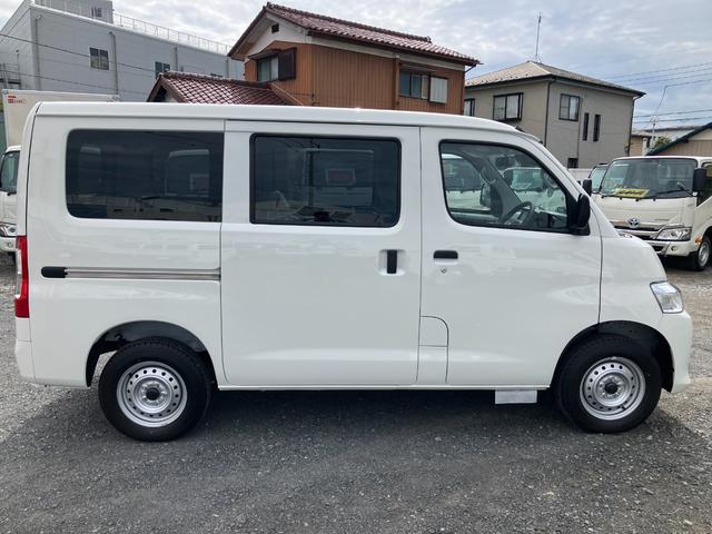 タウンエースバン ＧＬ　４ＷＤ　登録済み未使用車　ボンゴバン＆グランマックスＯＥＭ　ＬＥＤヘッドライト　キーレス　ボディ同色バンパー　同型車２ＷＤグランマックスも展示車あります（16枚目）