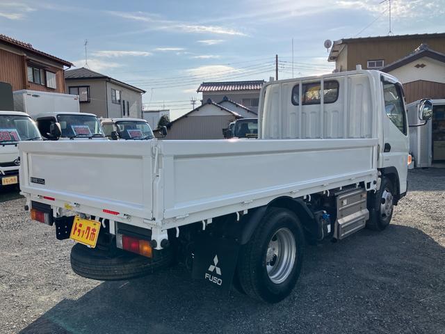 キャンター 　積載２トン　平ボディ１０尺　４ＷＤ　ＭＴモード付き６ＡＴ　荷台塗装仕上げ済み　衝突被害軽減ブレーキ　キーレス（3枚目）