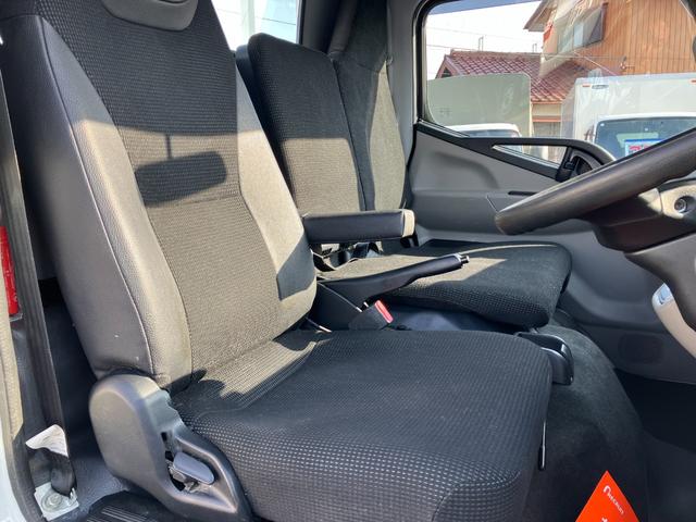 キャンター 　積載２トン　平ボディ１０尺　４ＷＤ　ＭＴモード付き６ＡＴ　荷台塗装仕上げ済み　衝突被害軽減ブレーキ　キーレス（7枚目）