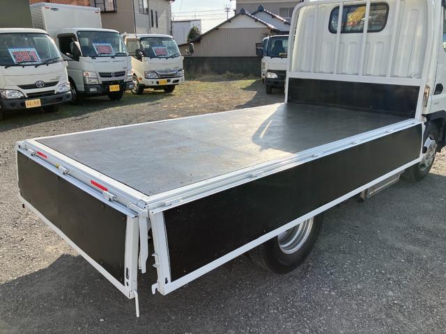 キャンター 　積載２トン　平ボディ１０尺　４ＷＤ　ＭＴモード付き６ＡＴ　荷台塗装仕上げ済み　衝突被害軽減ブレーキ　キーレス（22枚目）