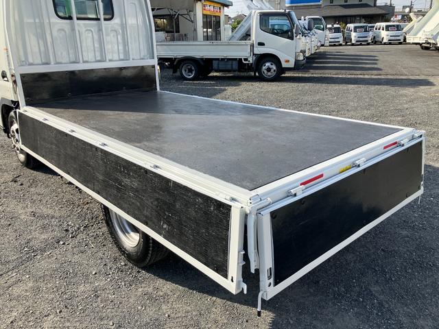 キャンター 　積載２トン　平ボディ１０尺　４ＷＤ　ＭＴモード付き６ＡＴ　荷台塗装仕上げ済み　衝突被害軽減ブレーキ　キーレス（23枚目）