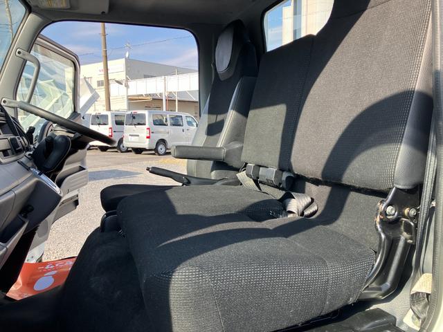 キャンター 　積載２トン　平ボディ１０尺　４ＷＤ　ＭＴモード付き６ＡＴ　荷台塗装仕上げ済み　衝突被害軽減ブレーキ　キーレス（27枚目）