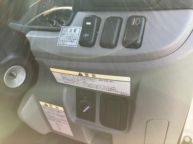 キャンター 　積載２トン　平ボディ１０尺　４ＷＤ　ＭＴモード付き６ＡＴ　荷台塗装仕上げ済み　衝突被害軽減ブレーキ　キーレス（36枚目）
