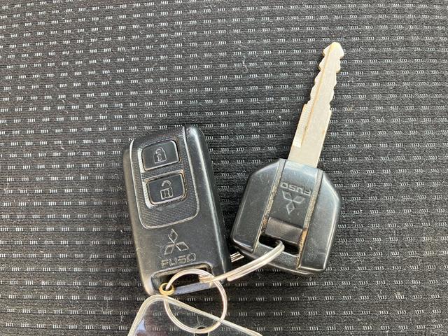 キャンター 　積載２トン　平ボディ１０尺　４ＷＤ　ＭＴモード付き６ＡＴ　荷台塗装仕上げ済み　衝突被害軽減ブレーキ　キーレス（37枚目）