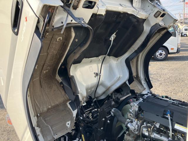 キャンター 　積載２トン　平ボディ１０尺　４ＷＤ　ＭＴモード付き６ＡＴ　荷台塗装仕上げ済み　衝突被害軽減ブレーキ　キーレス（39枚目）
