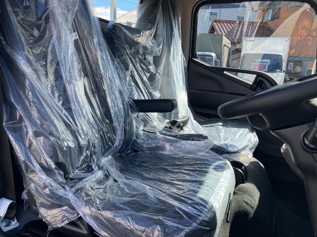 キャンター ロング全低床 積載1.5トン 6ATデュオニック2.0 登録済み未使用車 純正バックカメラ フル液晶メーター 衝突被害軽減ブレーキ スマートキー(7枚目)