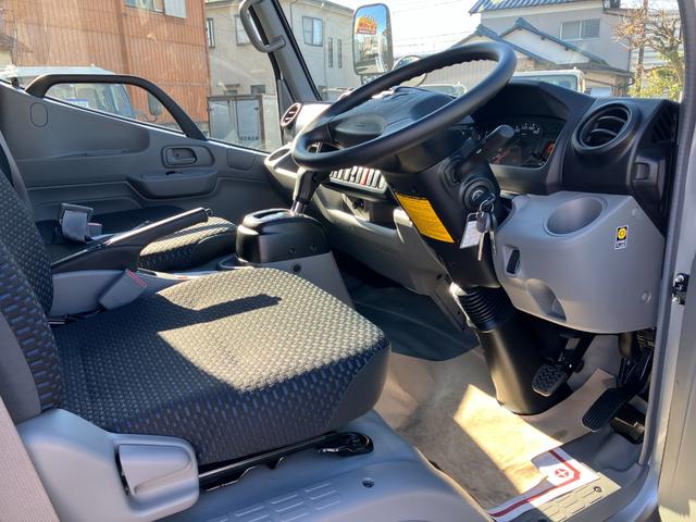 ダイナトラック 　積載１．２５トン　超低床６ＡＴ　スチールデッキ　登録済み未使用車　衝突被害軽減ブレーキ　ＬＥＤヘッドライト　バックカメラ　Ｂｌｕｅｔｏｏｔｈ連動ラジオ（5枚目）