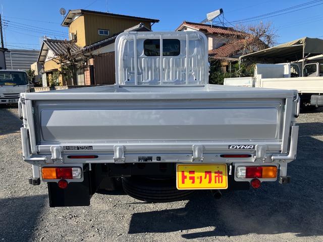 ダイナトラック 　積載１．２５トン　超低床６ＡＴ　スチールデッキ　登録済み未使用車　衝突被害軽減ブレーキ　ＬＥＤヘッドライト　バックカメラ　Ｂｌｕｅｔｏｏｔｈ連動ラジオ（17枚目）