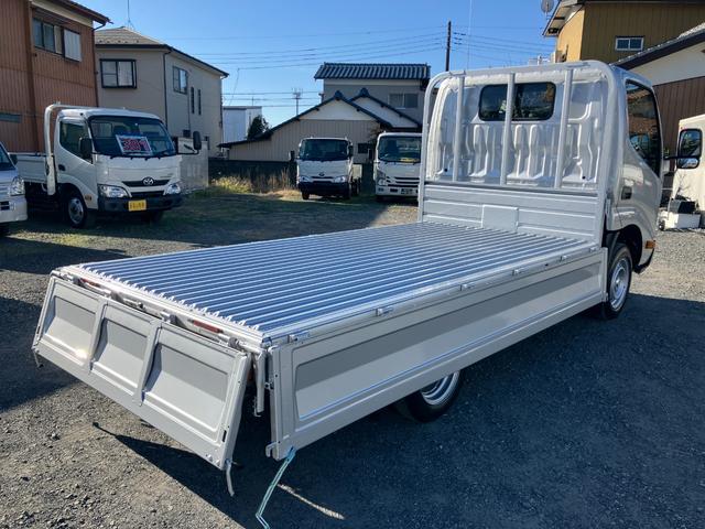 ダイナトラック 　積載１．２５トン　超低床６ＡＴ　スチールデッキ　登録済み未使用車　衝突被害軽減ブレーキ　ＬＥＤヘッドライト　バックカメラ　Ｂｌｕｅｔｏｏｔｈ連動ラジオ（22枚目）