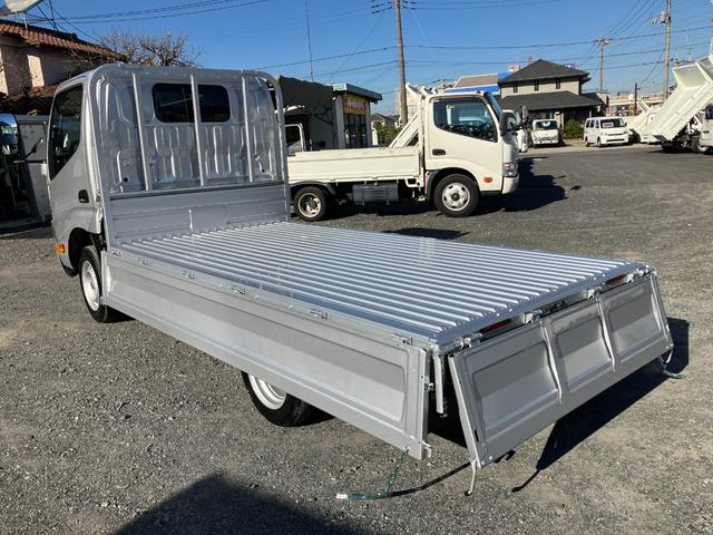ダイナトラック 　積載１．２５トン　超低床６ＡＴ　スチールデッキ　登録済み未使用車　衝突被害軽減ブレーキ　ＬＥＤヘッドライト　バックカメラ　Ｂｌｕｅｔｏｏｔｈ連動ラジオ（23枚目）