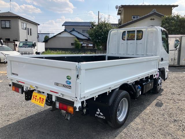 キャンター 　積載２トン　全低床６ＡＴ　登録済み未使用車　平ボディー１０尺　フル液晶メーター　衝突被害軽減ブレーキ　バックカメラ　スマートキー　ＬＥＤヘッドライト＆フォグランプ（3枚目）