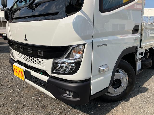 キャンター 　積載２トン　全低床６ＡＴ　登録済み未使用車　平ボディー１０尺　フル液晶メーター　衝突被害軽減ブレーキ　バックカメラ　スマートキー　ＬＥＤヘッドライト＆フォグランプ（9枚目）