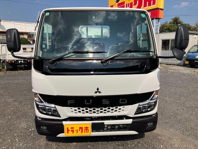 キャンター 　積載２トン　全低床６ＡＴ　登録済み未使用車　平ボディー１０尺　フル液晶メーター　衝突被害軽減ブレーキ　バックカメラ　スマートキー　ＬＥＤヘッドライト＆フォグランプ（11枚目）