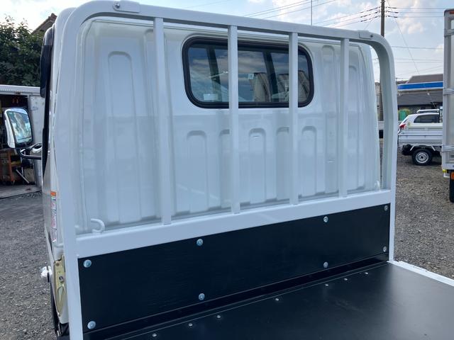 キャンター 　積載２トン　全低床６ＡＴ　登録済み未使用車　平ボディー１０尺　フル液晶メーター　衝突被害軽減ブレーキ　バックカメラ　スマートキー　ＬＥＤヘッドライト＆フォグランプ（25枚目）