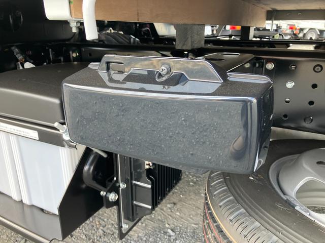 キャンター 　積載２トン　全低床６ＡＴ　登録済み未使用車　平ボディー１０尺　フル液晶メーター　衝突被害軽減ブレーキ　バックカメラ　スマートキー　ＬＥＤヘッドライト＆フォグランプ（27枚目）