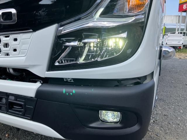 キャンター 　積載２トン　全低床６ＡＴ　登録済み未使用車　平ボディー１０尺　フル液晶メーター　衝突被害軽減ブレーキ　バックカメラ　スマートキー　ＬＥＤヘッドライト＆フォグランプ（28枚目）