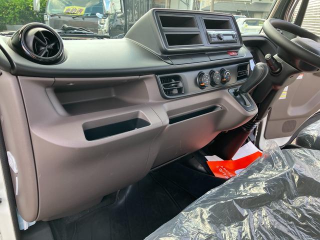 キャンター 　積載２トン　全低床６ＡＴ　登録済み未使用車　平ボディー１０尺　フル液晶メーター　衝突被害軽減ブレーキ　バックカメラ　スマートキー　ＬＥＤヘッドライト＆フォグランプ（29枚目）