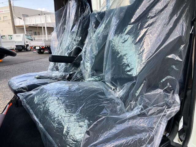 キャンター 　積載２トン　全低床６ＡＴ　登録済み未使用車　平ボディー１０尺　フル液晶メーター　衝突被害軽減ブレーキ　バックカメラ　スマートキー　ＬＥＤヘッドライト＆フォグランプ（30枚目）