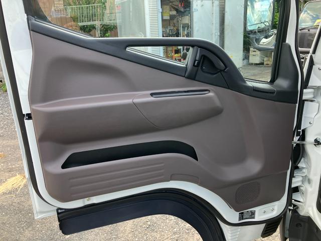 キャンター 　積載２トン　全低床６ＡＴ　登録済み未使用車　平ボディー１０尺　フル液晶メーター　衝突被害軽減ブレーキ　バックカメラ　スマートキー　ＬＥＤヘッドライト＆フォグランプ（32枚目）