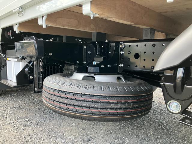 キャンター 　積載２トン　全低床６ＡＴ　登録済み未使用車　平ボディー１０尺　フル液晶メーター　衝突被害軽減ブレーキ　バックカメラ　スマートキー　ＬＥＤヘッドライト＆フォグランプ（46枚目）