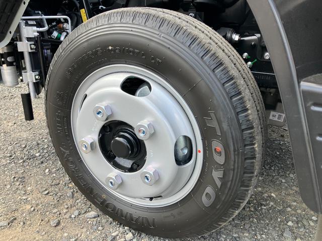 キャンター 　積載２トン　全低床６ＡＴ　登録済み未使用車　平ボディー１０尺　フル液晶メーター　衝突被害軽減ブレーキ　バックカメラ　スマートキー　ＬＥＤヘッドライト＆フォグランプ（47枚目）