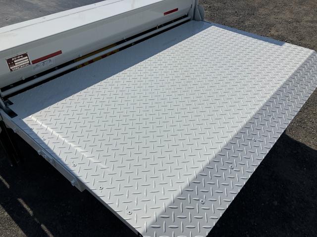 キャンター 　積載３トン　全低床垂直パワーゲート　６ＡＴデュオニック２．０　業務未使用　プラットホーム長１０００ｍｍ　最大昇降荷重６００ｋｇ　フル液晶メーターモデル（5枚目）