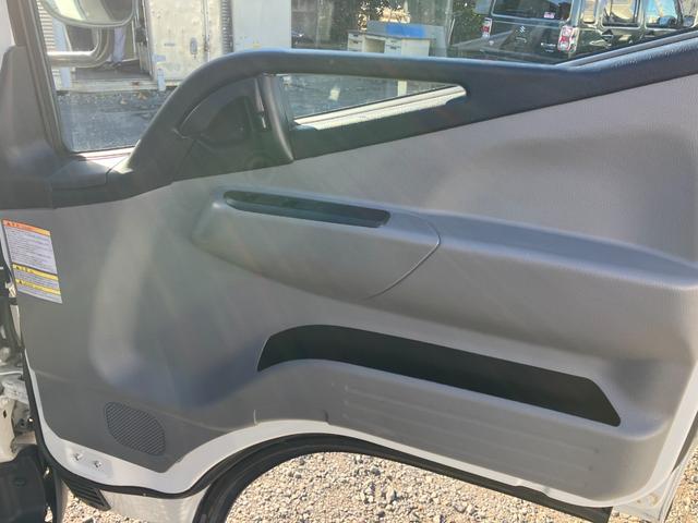 ＮＴ４５０アトラス 　積載２トン　全低床フルフラットロー　６ＡＴデュオニック２．０　キャンターＯＥＭ車　３Ｌディーゼルターボ　衝突被害軽減ブレーキ（28枚目）